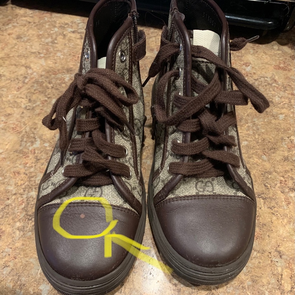 Authentic kids Gucci sneakers 33”SOLD”